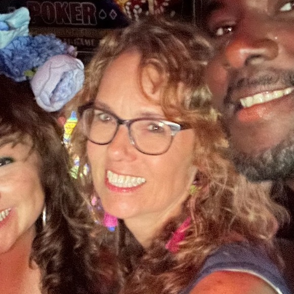 Meet your Posher, Robin - Picture 1 of 2